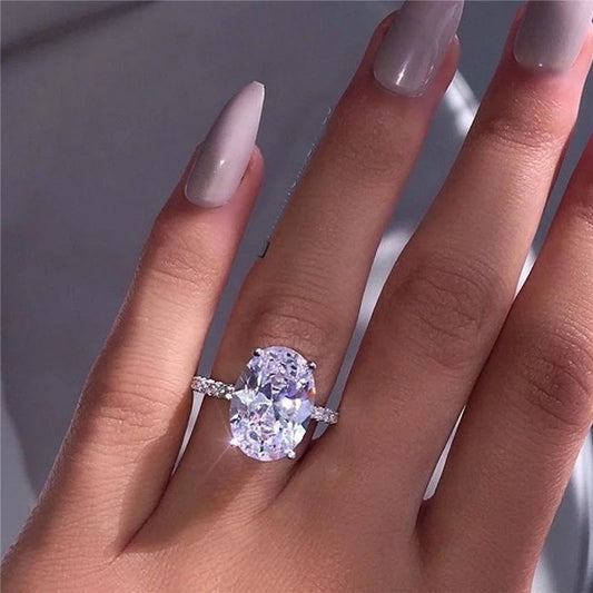 Bague Femme Élégante – Argentée avec Zircon Ovale 3D 💍