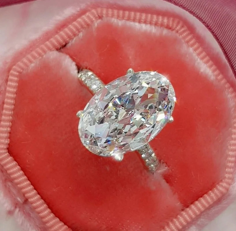 Bague Femme Élégante – Argentée avec Zircon Ovale 3D 💍