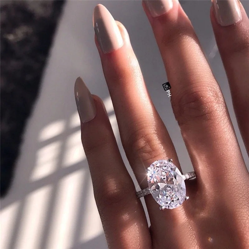 Bague Femme Élégante – Argentée avec Zircon Ovale 3D 💍