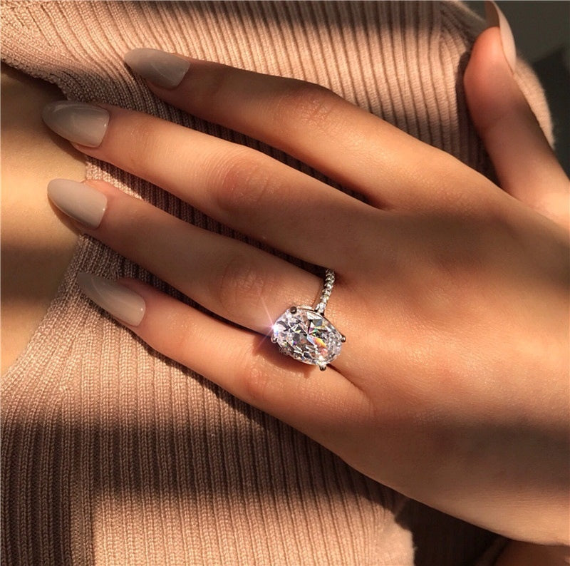 Bague Femme Élégante – Argentée avec Zircon Ovale 3D 💍