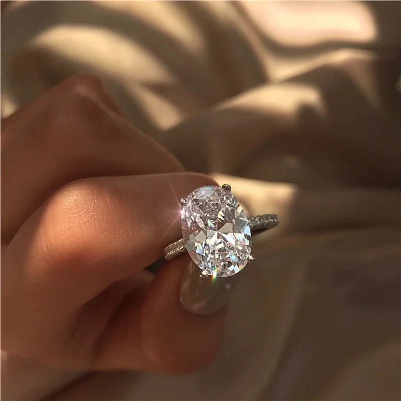 Bague Femme Élégante – Argentée avec Zircon Ovale 3D 💍