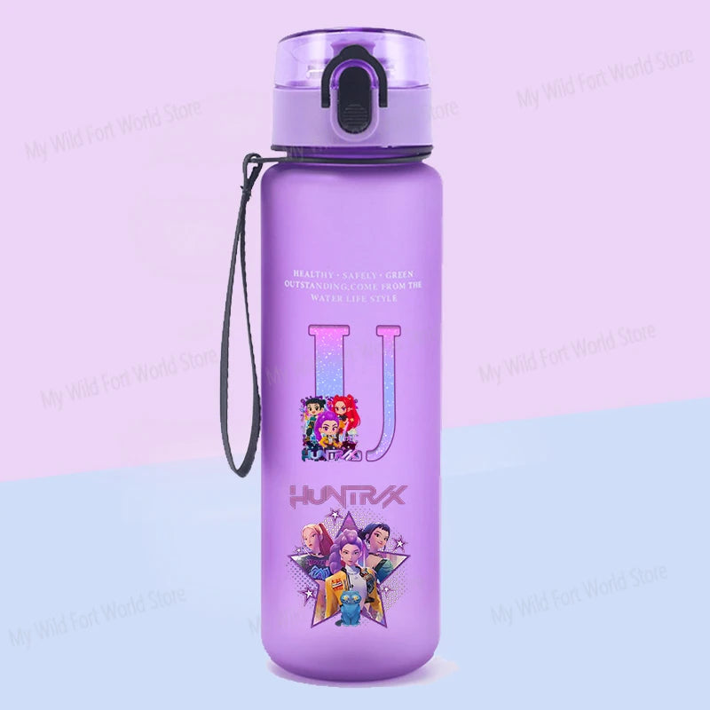 🧃 Gourde KPOP Demon Hunters – 650 ml avec Paille Intégrée et Design Alphabet