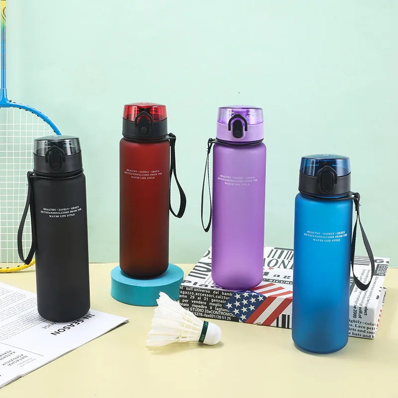 🧃 Gourde KPOP Demon Hunters – 650 ml avec Paille Intégrée et Design Alphabet